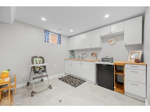 1108 Queensdale Avenue E, Hamilton, ON - Indoor Photo Showing Kitchen