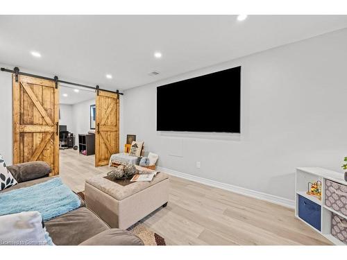 1108 Queensdale Avenue E, Hamilton, ON - Indoor Photo Showing Living Room