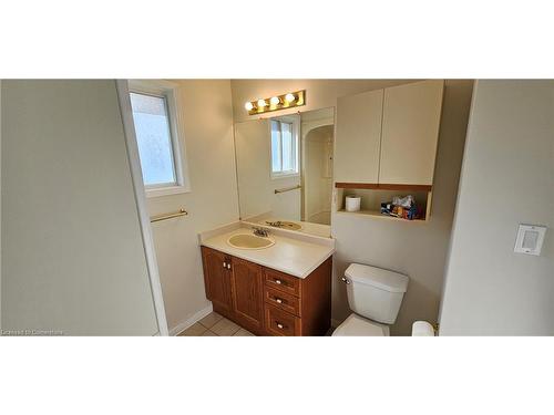 61 East 26Th Street, Hamilton, ON - Indoor Photo Showing Bathroom