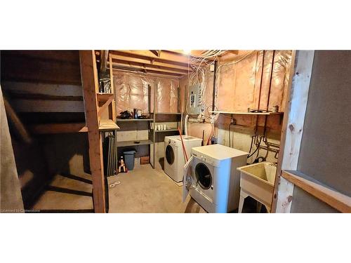 61 East 26Th Street, Hamilton, ON - Indoor Photo Showing Laundry Room