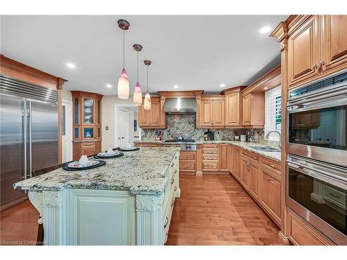 58 Tamwood Court, Stoney Creek, ON - Indoor Photo Showing Kitchen With Upgraded Kitchen