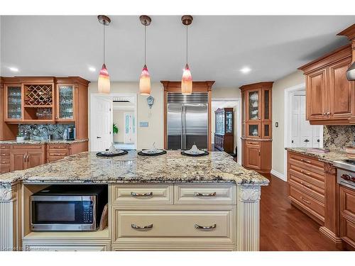 58 Tamwood Court, Stoney Creek, ON - Indoor Photo Showing Kitchen With Upgraded Kitchen