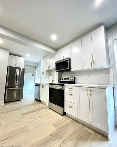 2-30 Sheaffe Street, Hamilton, ON - Indoor Photo Showing Kitchen