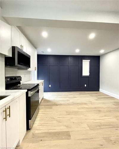 2-30 Sheaffe Street, Hamilton, ON - Indoor Photo Showing Kitchen