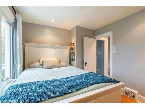 53 Tuxedo Avenue S, Hamilton, ON - Indoor Photo Showing Bedroom