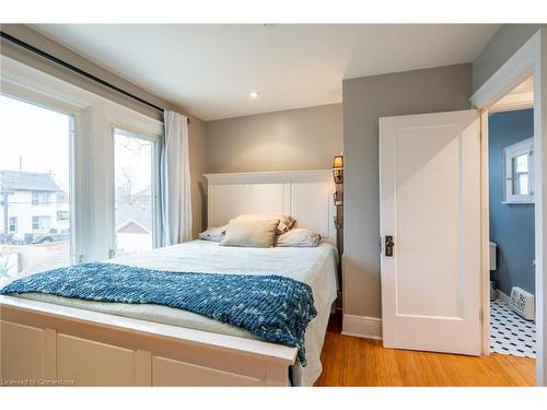 53 Tuxedo Avenue S, Hamilton, ON - Indoor Photo Showing Bedroom