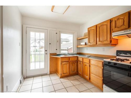 53 Tuxedo Avenue S, Hamilton, ON - Indoor Photo Showing Kitchen