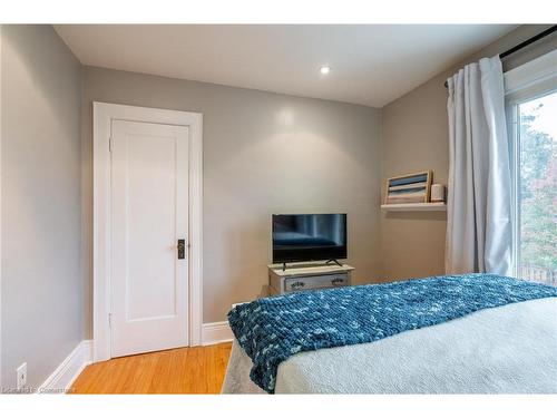 53 Tuxedo Avenue S, Hamilton, ON - Indoor Photo Showing Bedroom