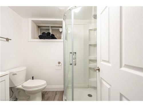 53 Tuxedo Avenue S, Hamilton, ON - Indoor Photo Showing Bathroom