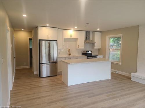 10 Sherwood Rise, Hamilton, ON - Indoor Photo Showing Kitchen With Upgraded Kitchen