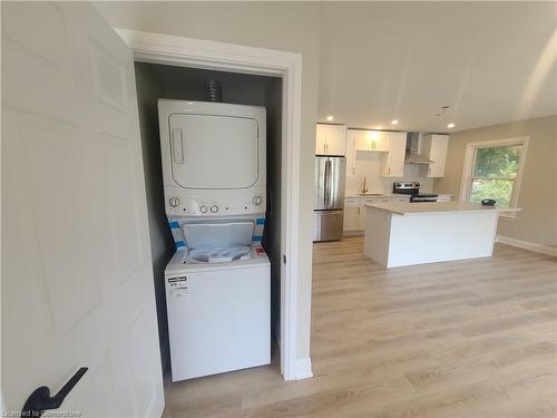 10 Sherwood Rise, Hamilton, ON - Indoor Photo Showing Laundry Room