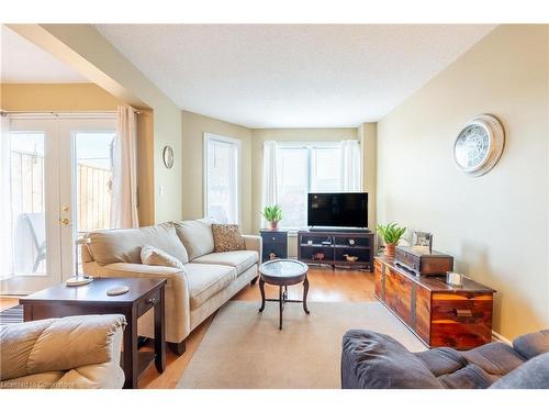 53 Myrtle Avenue, St. Catharines, ON - Indoor Photo Showing Living Room