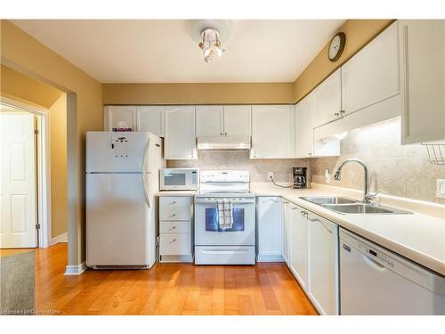 53 Myrtle Avenue, St. Catharines, ON - Indoor Photo Showing Kitchen With Double Sink