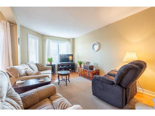 53 Myrtle Avenue, St. Catharines, ON - Indoor Photo Showing Living Room