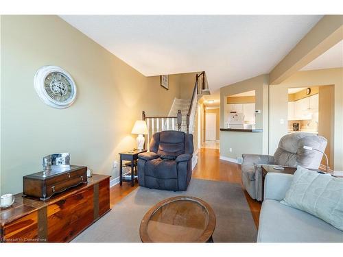 53 Myrtle Avenue, St. Catharines, ON - Indoor Photo Showing Living Room