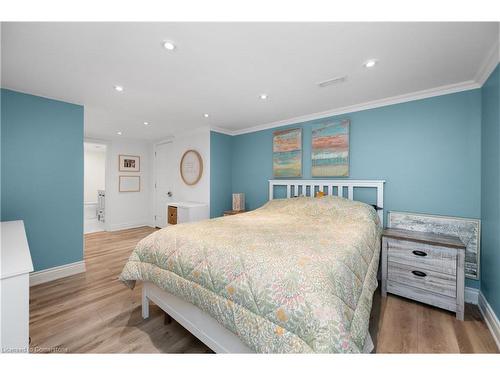 185 Central Drive, Ancaster, ON - Indoor Photo Showing Bedroom