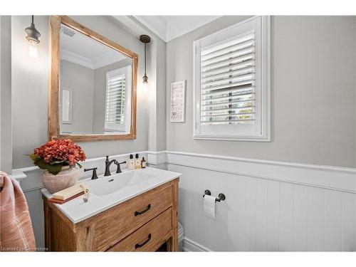 185 Central Drive, Ancaster, ON - Indoor Photo Showing Bathroom