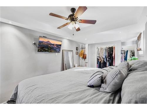 266 Cochrane Road, Hamilton, ON - Indoor Photo Showing Bedroom