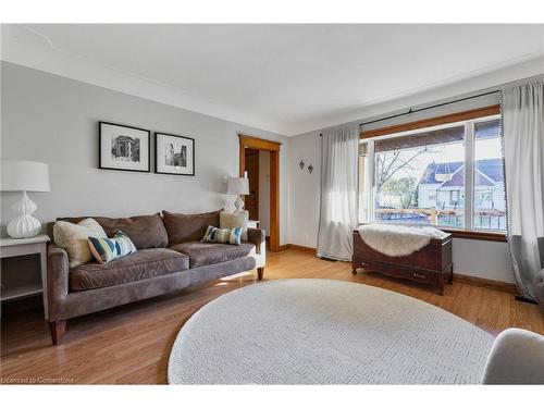 266 Cochrane Road, Hamilton, ON - Indoor Photo Showing Living Room