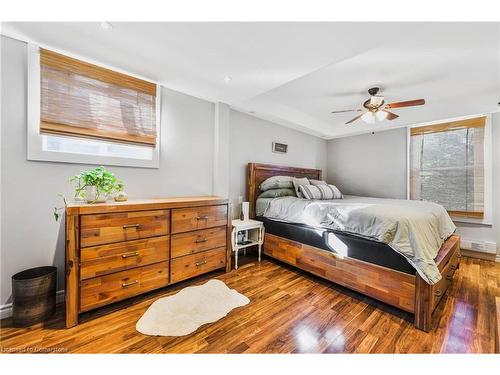 266 Cochrane Road, Hamilton, ON - Indoor Photo Showing Bedroom