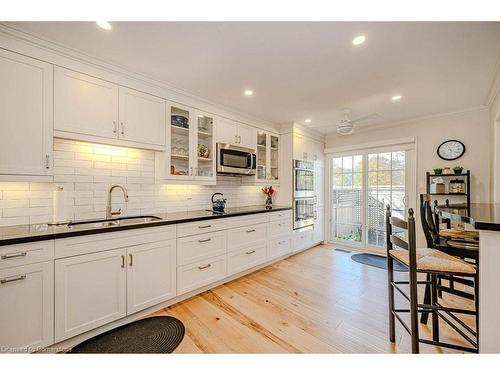 4-2145 Country Club Drive, Burlington, ON - Indoor Photo Showing Kitchen With Upgraded Kitchen