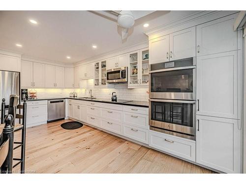 4-2145 Country Club Drive, Burlington, ON - Indoor Photo Showing Kitchen With Upgraded Kitchen