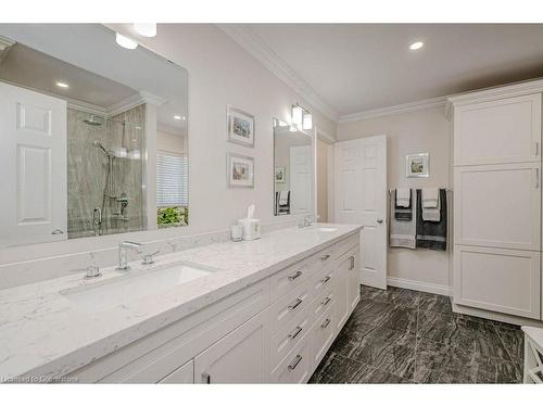 4-2145 Country Club Drive, Burlington, ON - Indoor Photo Showing Bathroom