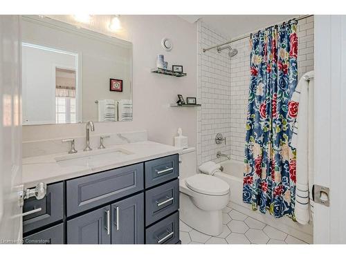 4-2145 Country Club Drive, Burlington, ON - Indoor Photo Showing Bathroom