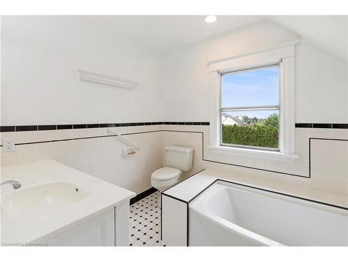 630 Lakeshore Road, Niagara-On-The-Lake, ON - Indoor Photo Showing Bathroom