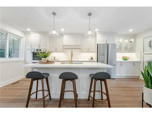 3150 Bentworth Drive, Burlington, ON - Indoor Photo Showing Kitchen With Upgraded Kitchen