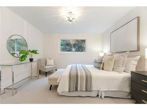 3150 Bentworth Drive, Burlington, ON - Indoor Photo Showing Bedroom