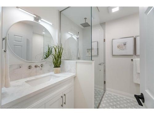 3150 Bentworth Drive, Burlington, ON - Indoor Photo Showing Bathroom