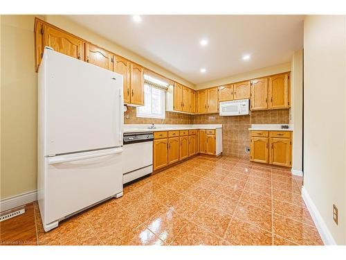 17-105 Wilson Street, Ancaster, ON - Indoor Photo Showing Kitchen