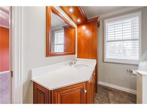 17-105 Wilson Street, Ancaster, ON - Indoor Photo Showing Bathroom