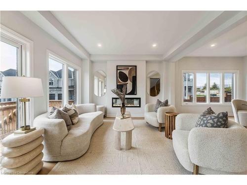 245 Dicenzo Drive, Hamilton, ON - Indoor Photo Showing Living Room