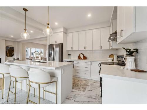 245 Dicenzo Drive, Hamilton, ON - Indoor Photo Showing Kitchen With Upgraded Kitchen