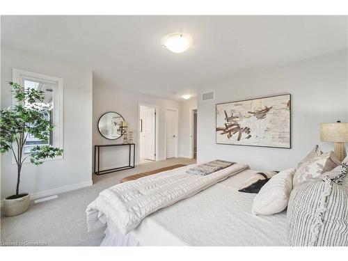 245 Dicenzo Drive, Hamilton, ON - Indoor Photo Showing Bedroom