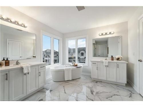 245 Dicenzo Drive, Hamilton, ON - Indoor Photo Showing Bathroom