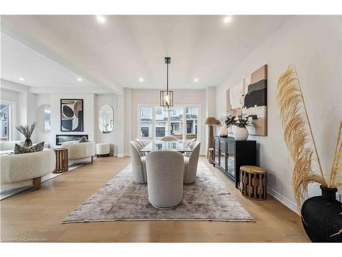 245 Dicenzo Drive, Hamilton, ON - Indoor Photo Showing Living Room