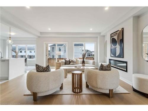 245 Dicenzo Drive, Hamilton, ON - Indoor Photo Showing Living Room