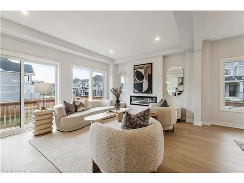 245 Dicenzo Drive, Hamilton, ON - Indoor Photo Showing Living Room