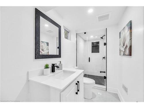 64 Viceroy Court, Hamilton, ON - Indoor Photo Showing Bathroom