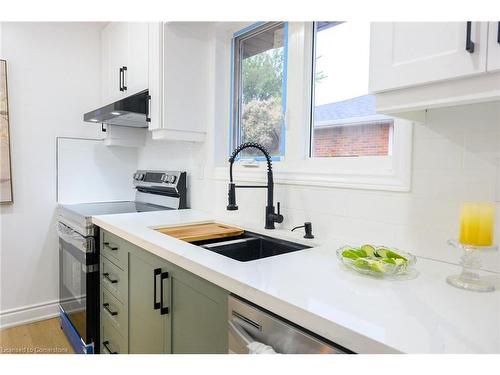 64 Viceroy Court, Hamilton, ON - Indoor Photo Showing Kitchen