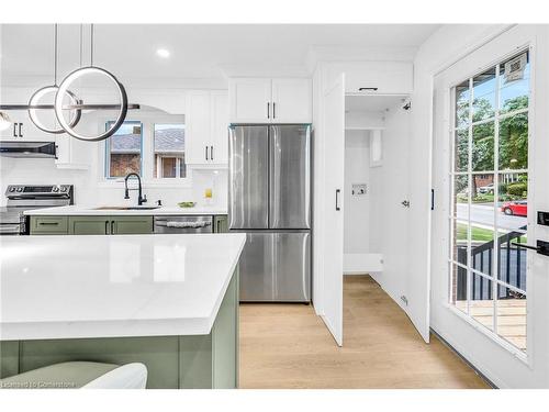 64 Viceroy Court, Hamilton, ON - Indoor Photo Showing Kitchen With Stainless Steel Kitchen With Upgraded Kitchen