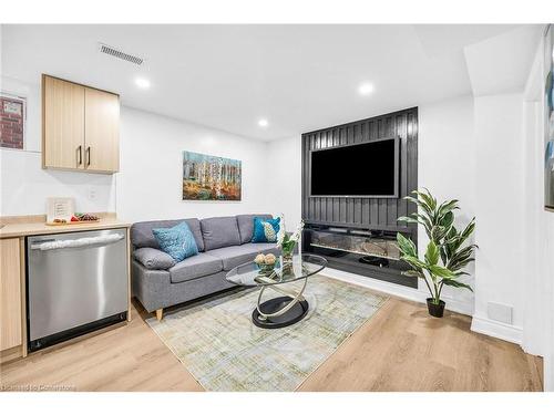 64 Viceroy Court, Hamilton, ON - Indoor Photo Showing Living Room