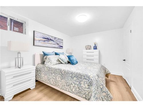 64 Viceroy Court, Hamilton, ON - Indoor Photo Showing Bedroom