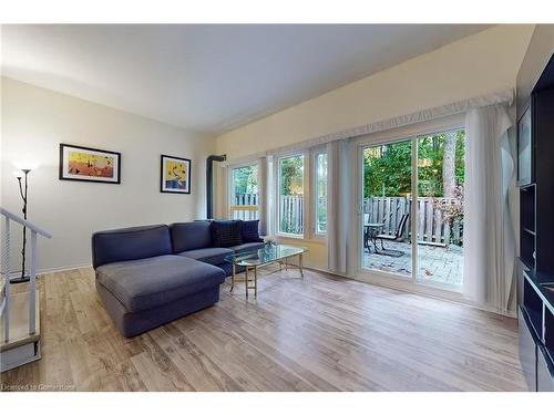 170-2050 Upper Middle Road, Burlington, ON - Indoor Photo Showing Living Room