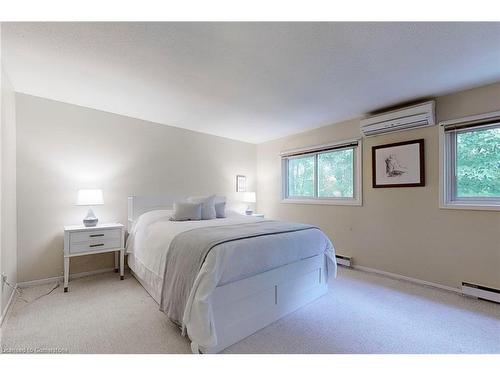 170-2050 Upper Middle Road, Burlington, ON - Indoor Photo Showing Bedroom