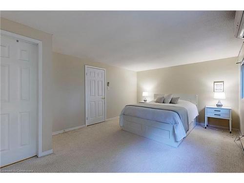 170-2050 Upper Middle Road, Burlington, ON - Indoor Photo Showing Bedroom