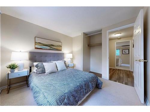 170-2050 Upper Middle Road, Burlington, ON - Indoor Photo Showing Bedroom